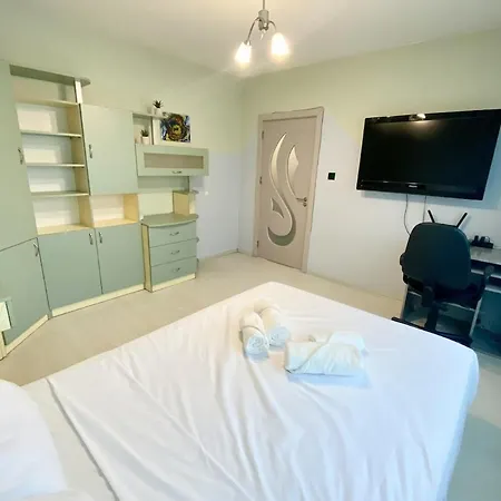 Chaika 29 - 3bd For 5 People, 10min From The Apartment *