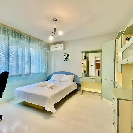 Apartment Chaika 29 - 3bd For 5 People, 10min From The